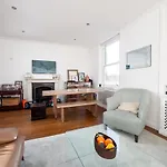Bright Belgravia Home By Underthedoormat