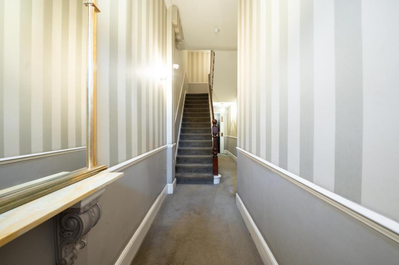 Bright Belgravia By Underthedoormat *